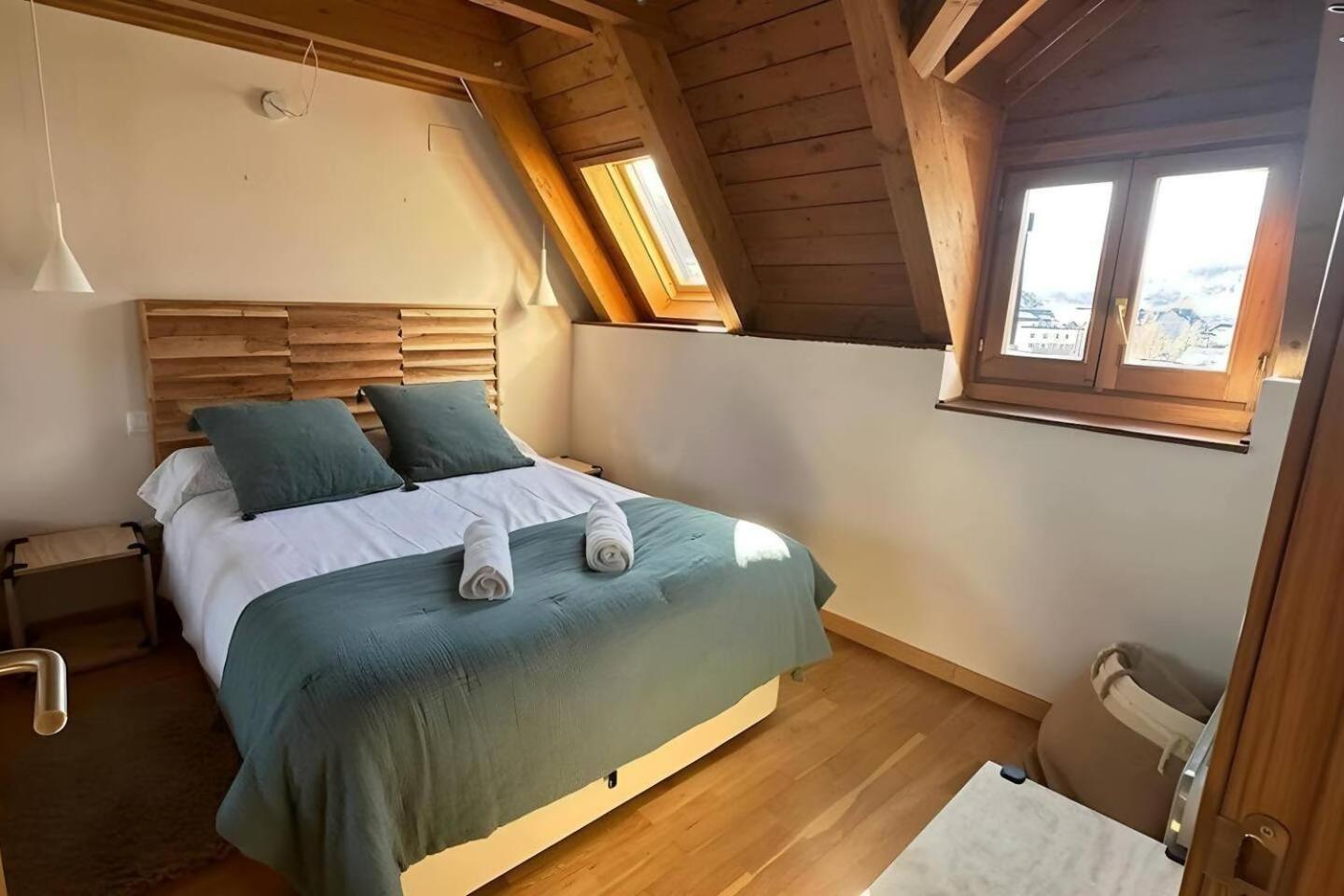 Caleydos Duplex Diseno Garaje Wifi Lägenhet Sallent de Gállego Exteriör bild